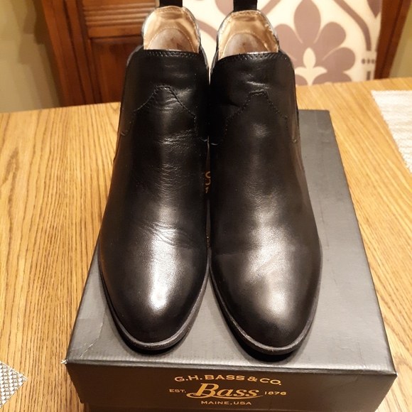 G.H. Bass & Co. Shoes - G.H. Bass Leather  Booties  EUC  Blk 9.5M